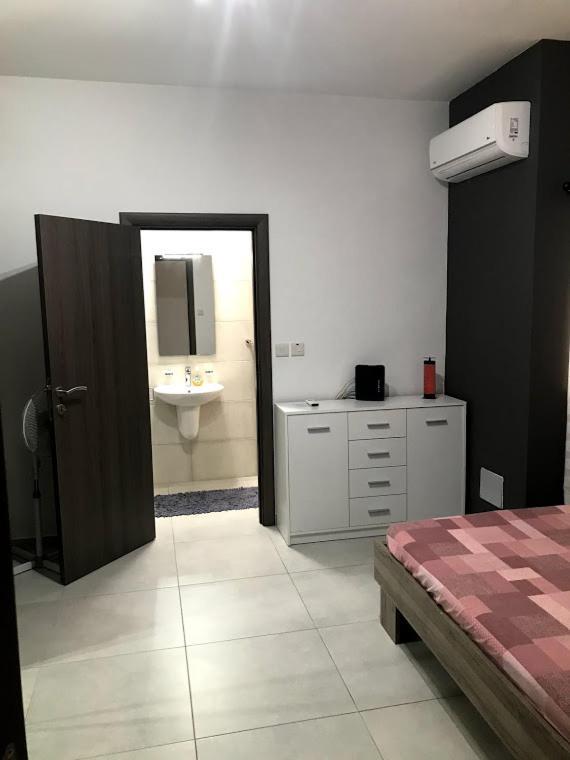 Luqa Apartment - 5 Mins From Airport מראה חיצוני תמונה